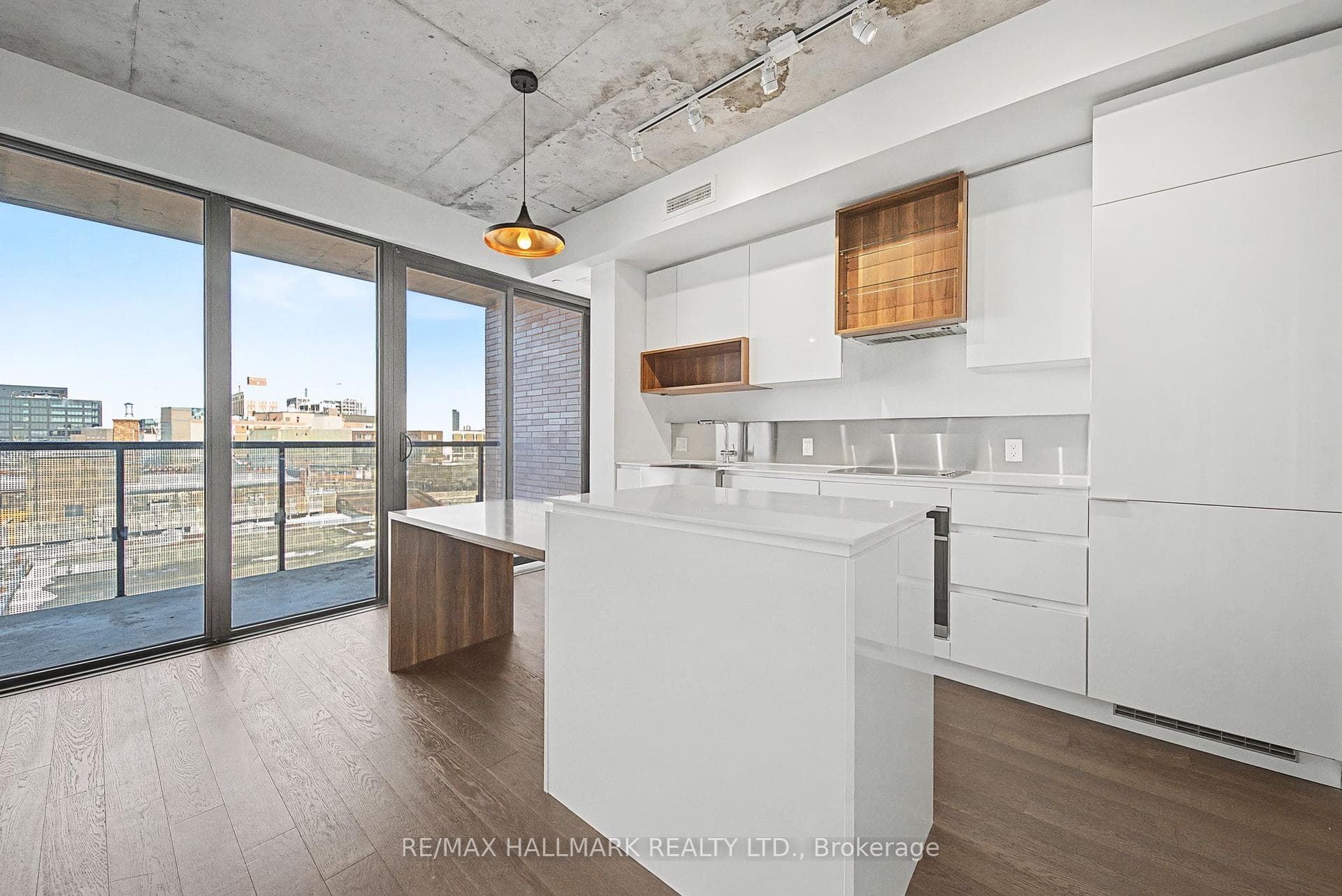 383 Sorauren Avenue Unit 609 photo 2