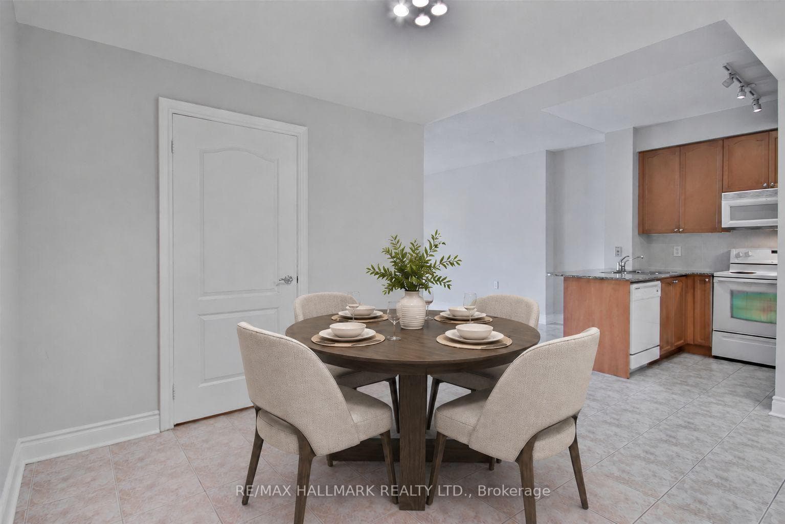 8201 Islington Avenue Unit 411 photo 11