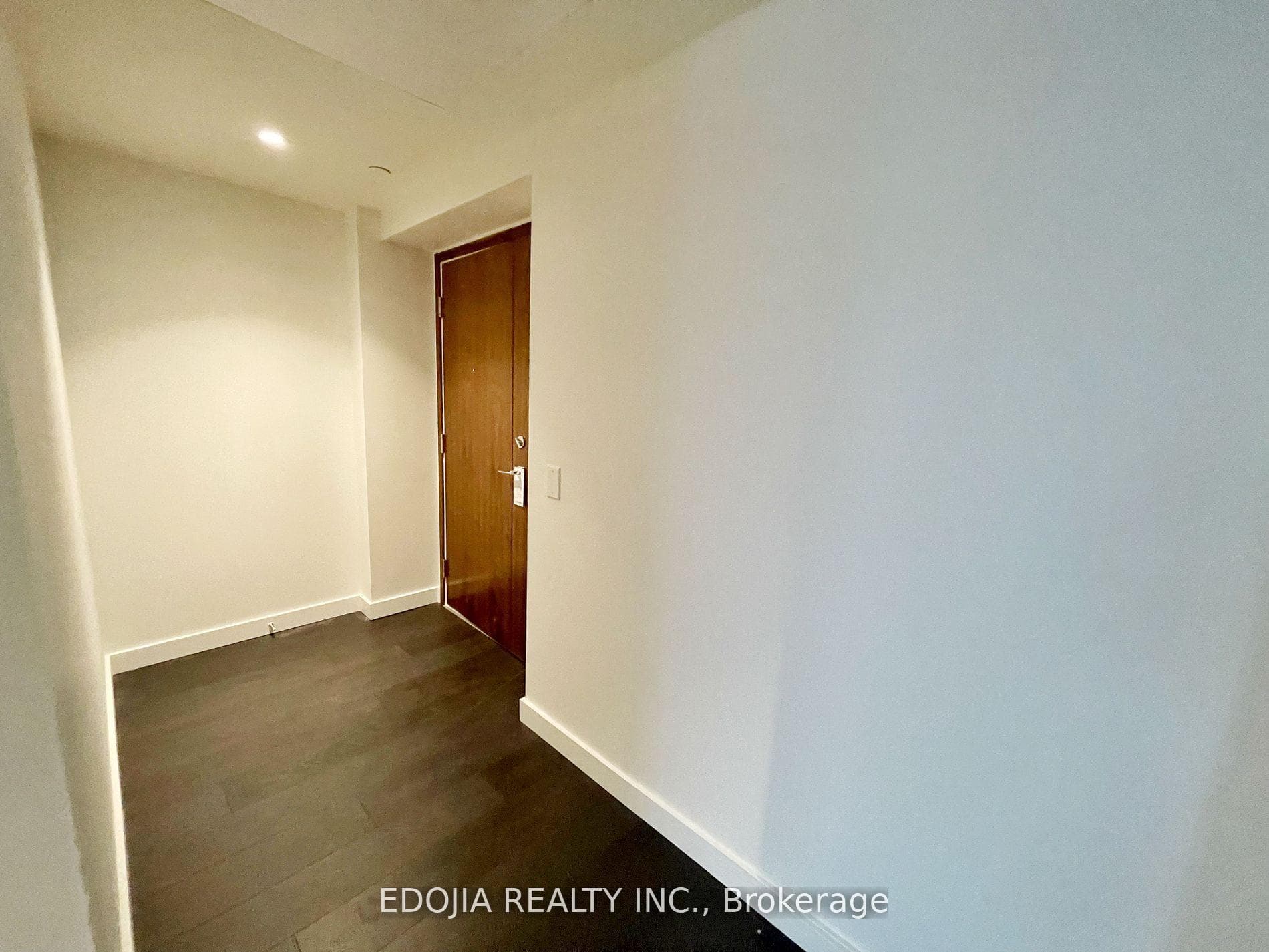 95 Mcmahon Drive Unit 4001 photo 2