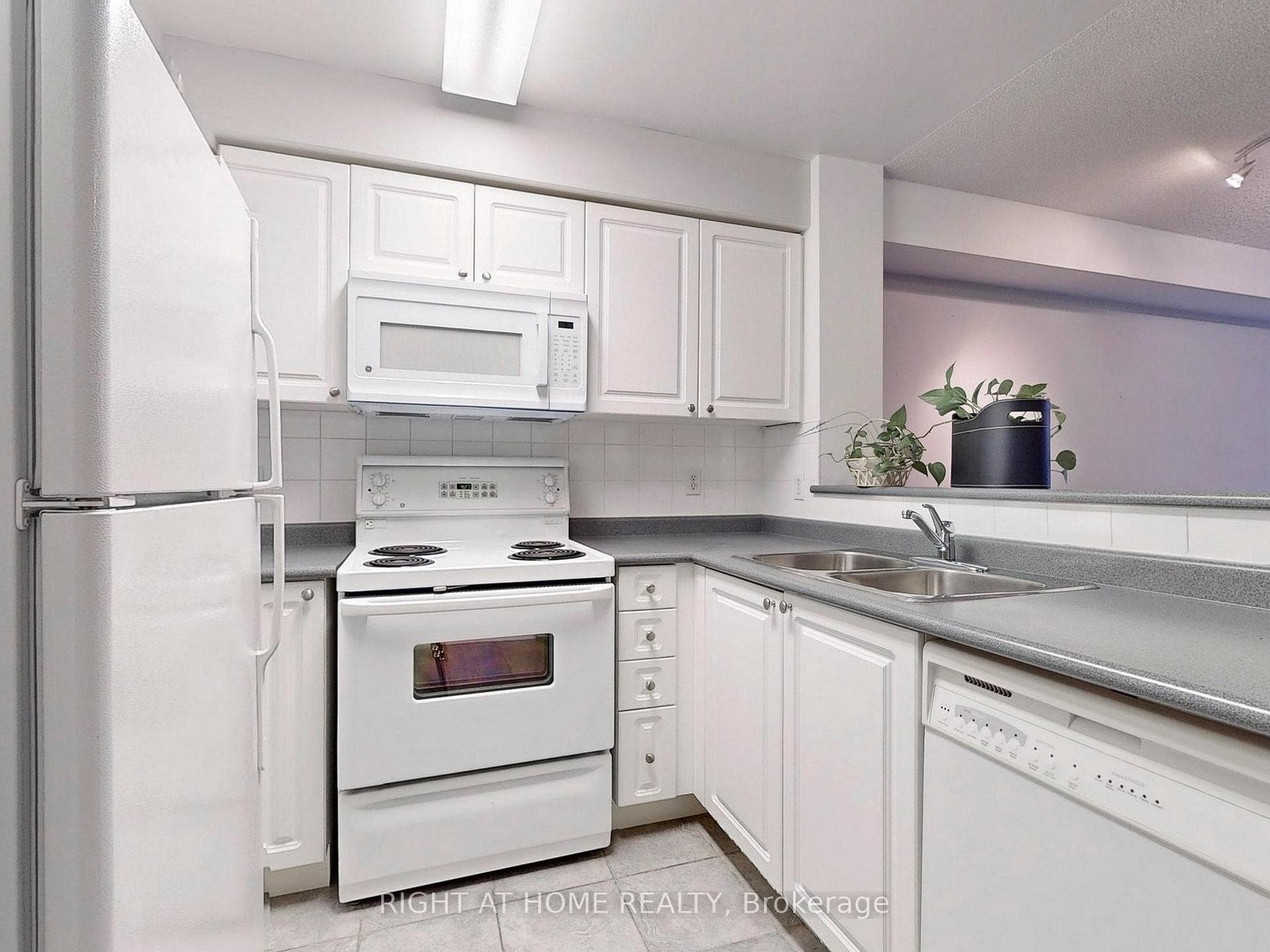 15 Michael Power Place Unit 209 photo 5