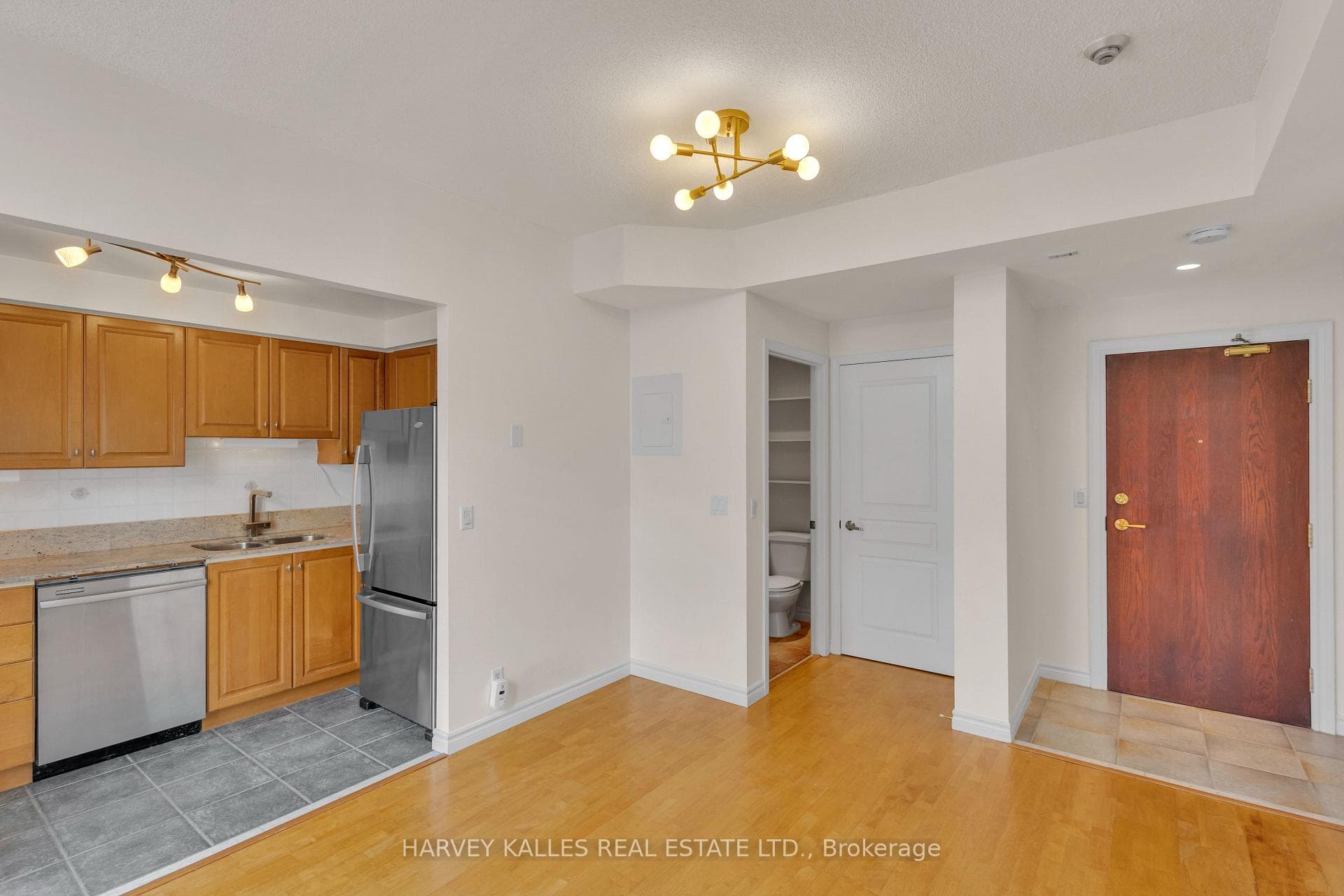 1 Deer Park Crescent Unit 303 photo 13