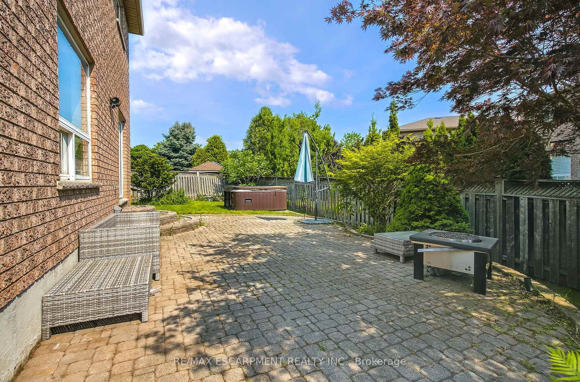 573 Enfield Road photo 34