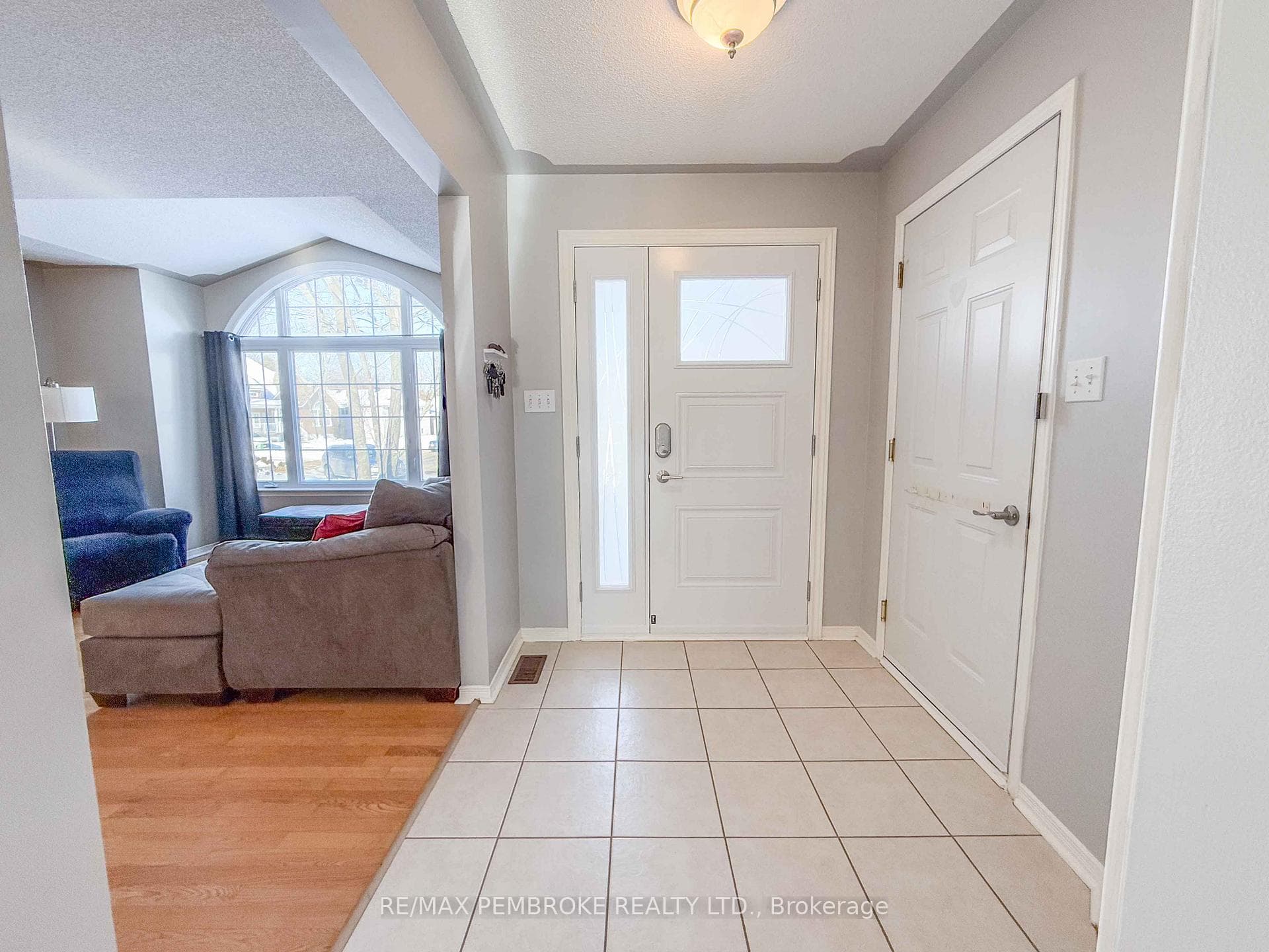 60 Bayshore Drive photo 4