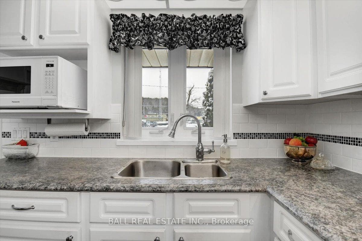 16 Alice Street Unit 103 photo 4