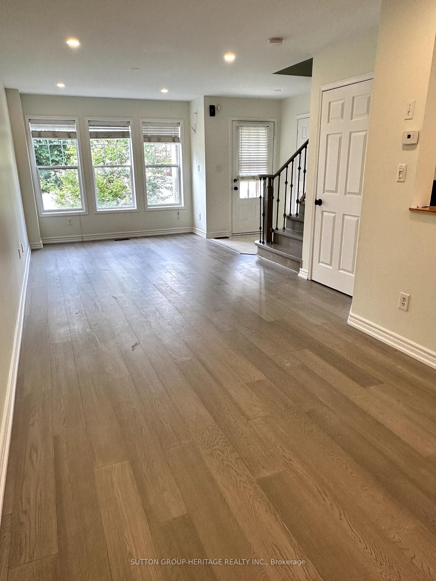 5535 Lawrence Avenue photo 8