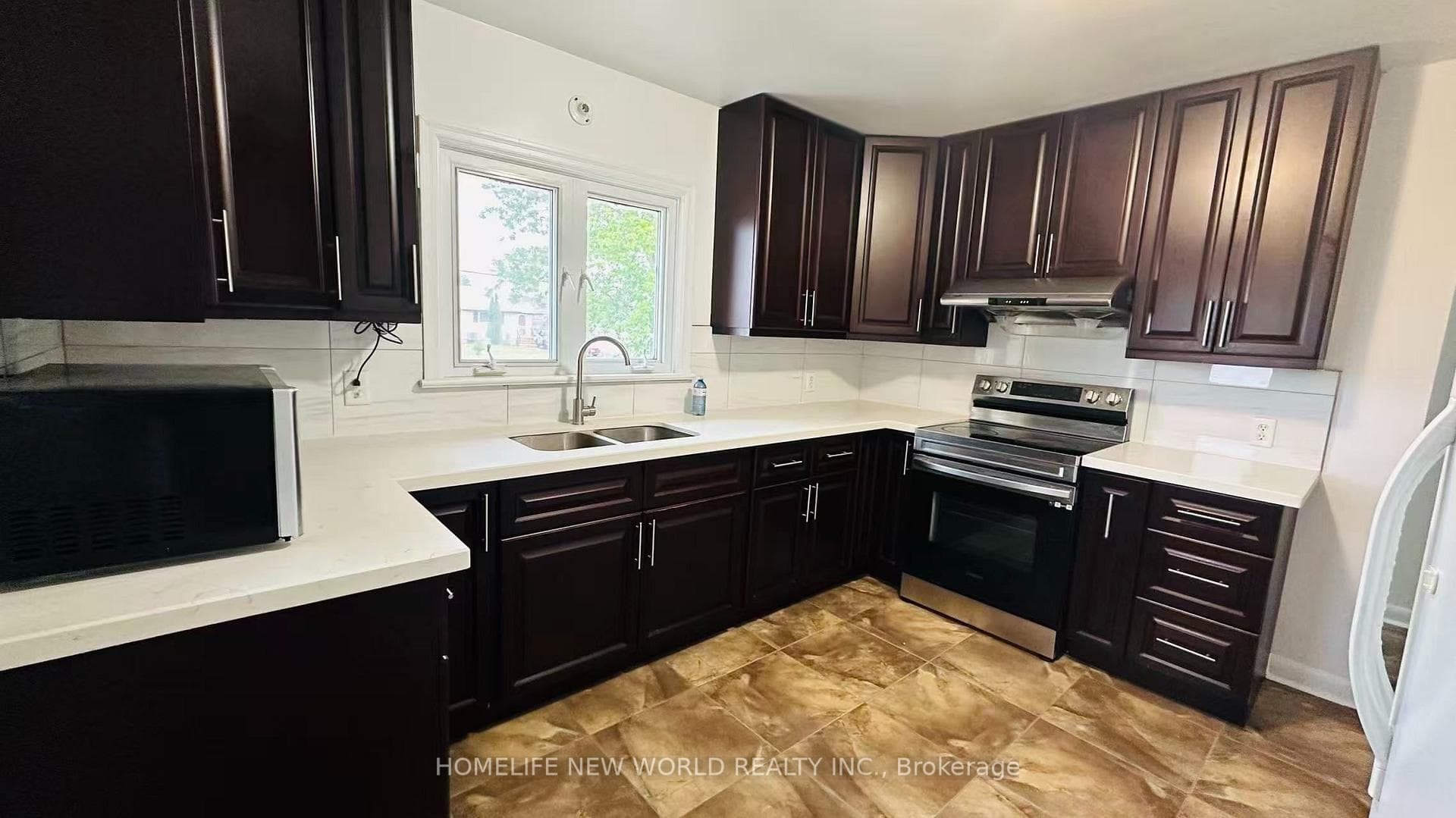 161 Maitland Drive photo 3