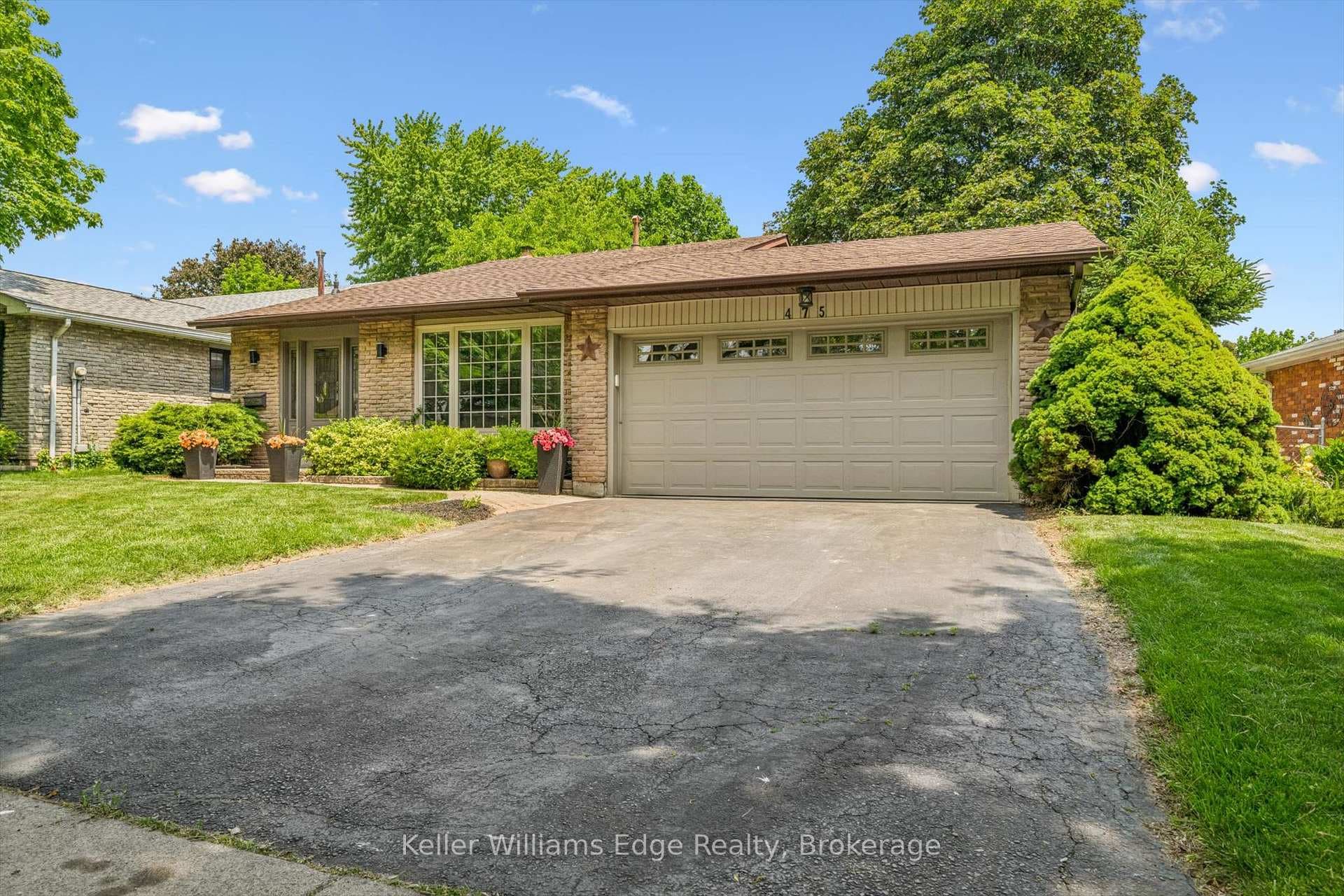 475 Vanguard Crescent photo 3