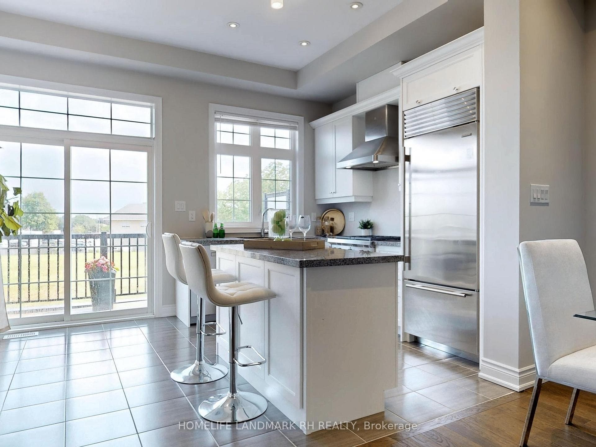 27 New Yorkton Avenue photo 8