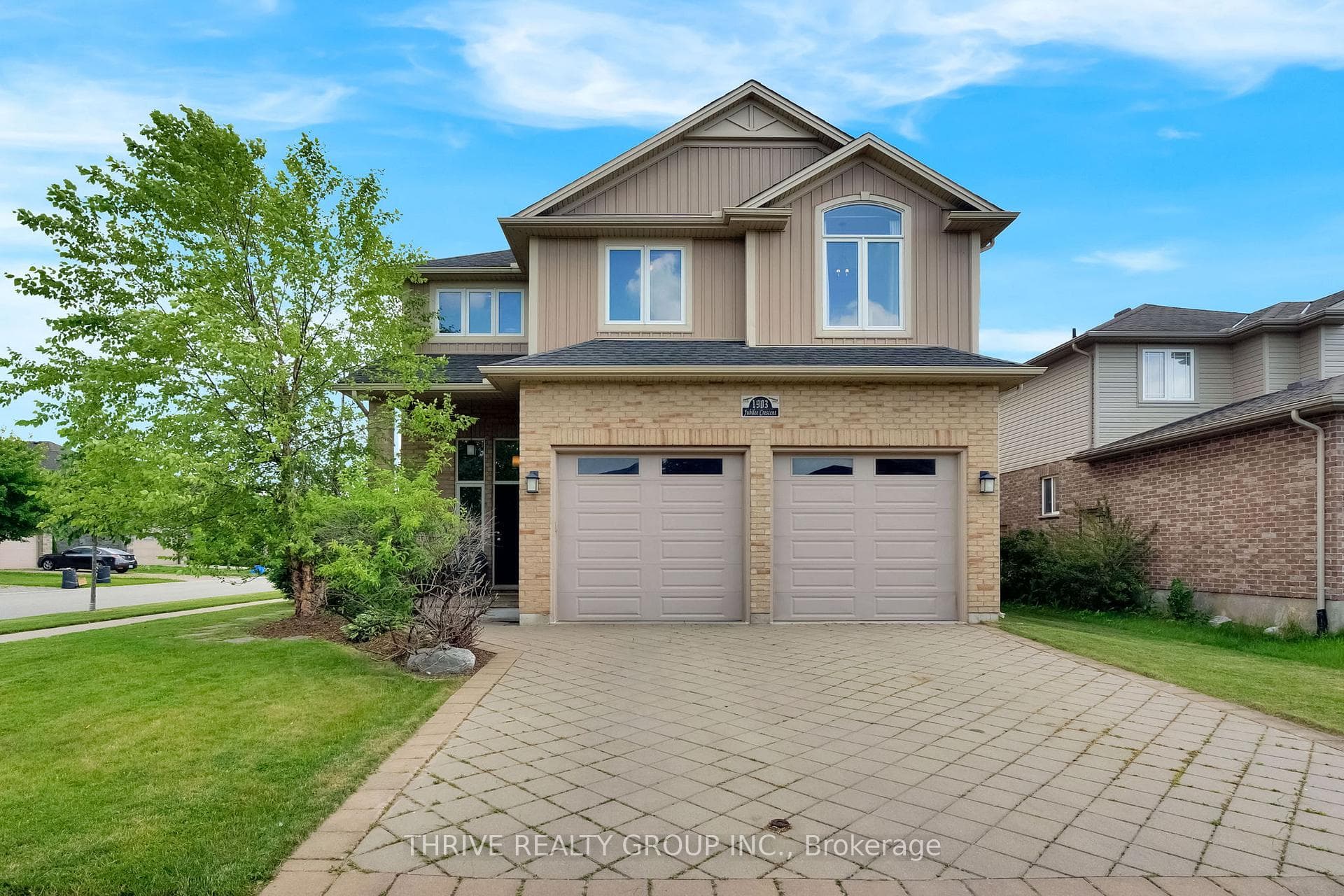 1903 Jubilee Crescent photo 1