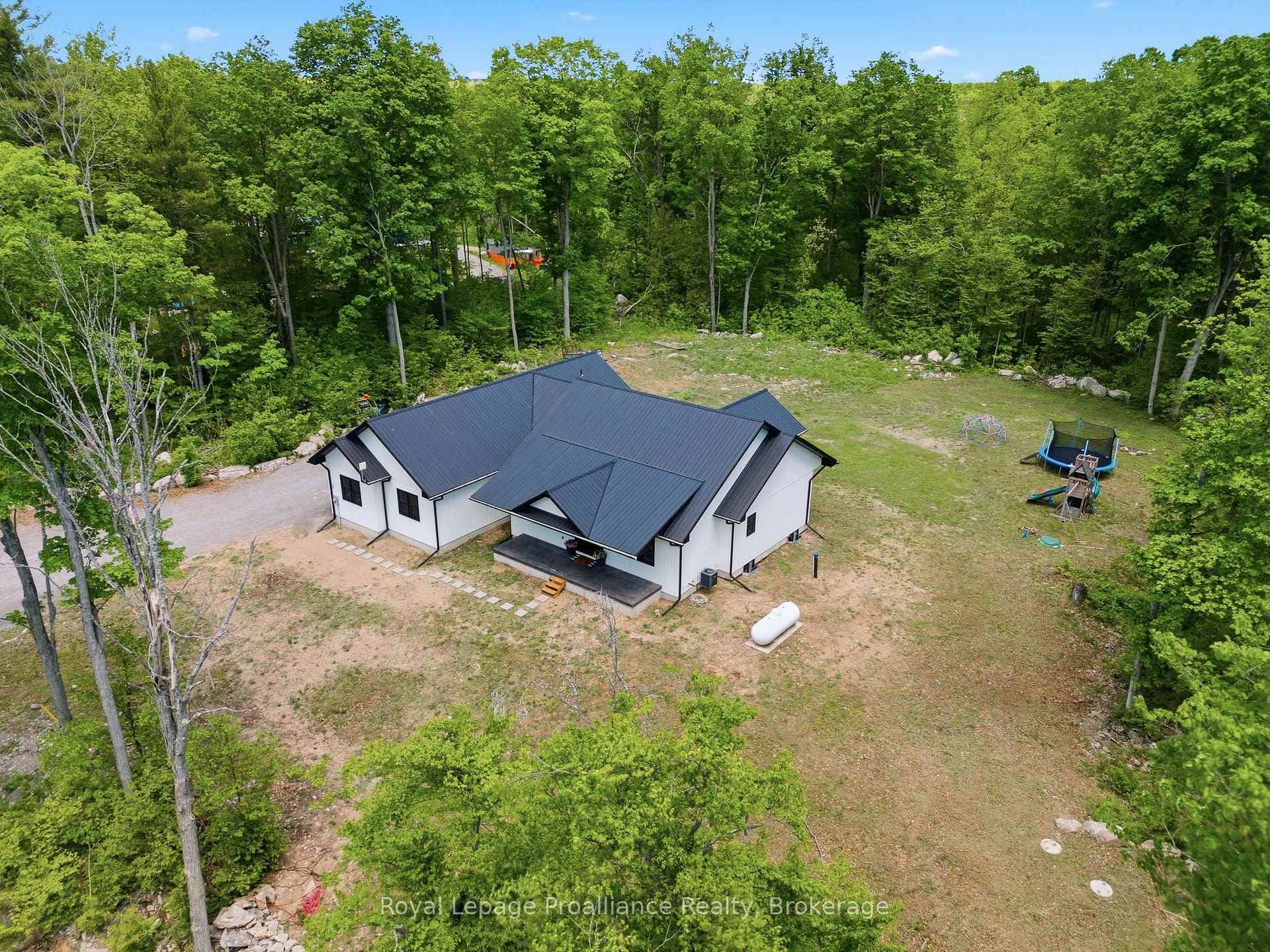 293 Douglas Road photo 44
