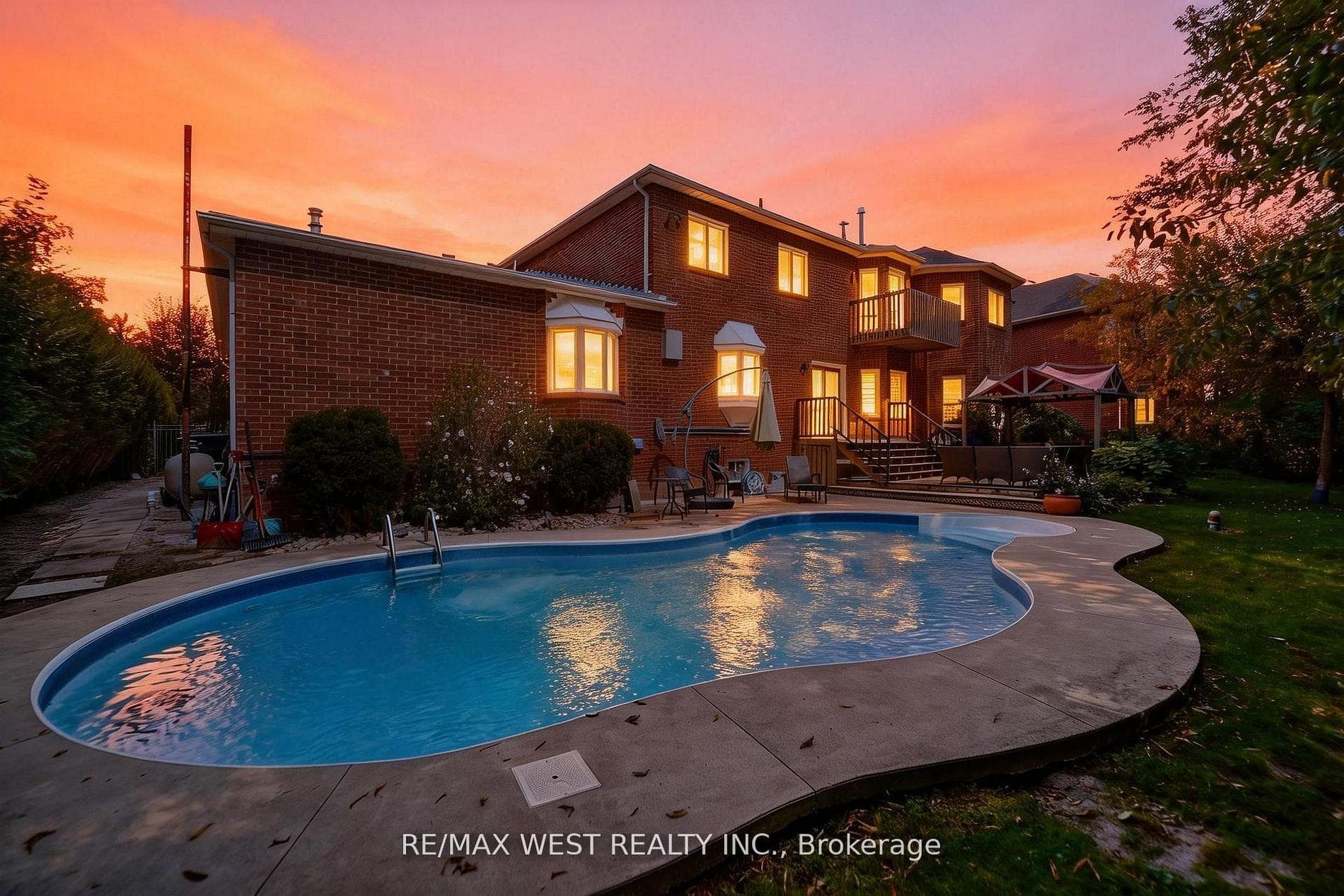 81 Woodview Drive photo 39