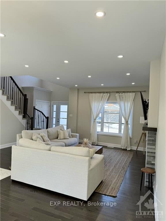 305 MOONLIGHT Drive photo 5
