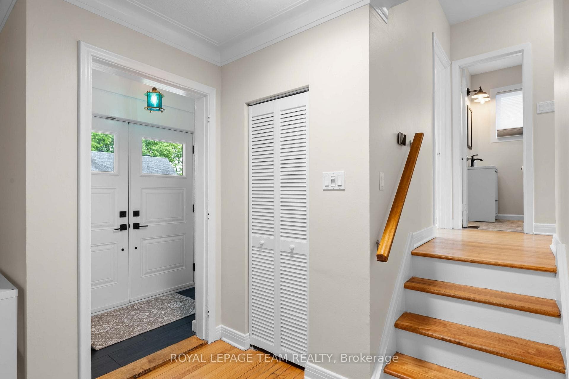 631 Courtenay Avenue photo 5