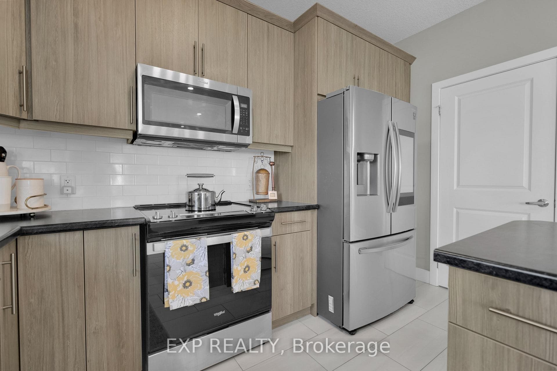 349 Edgevalley Road photo 16