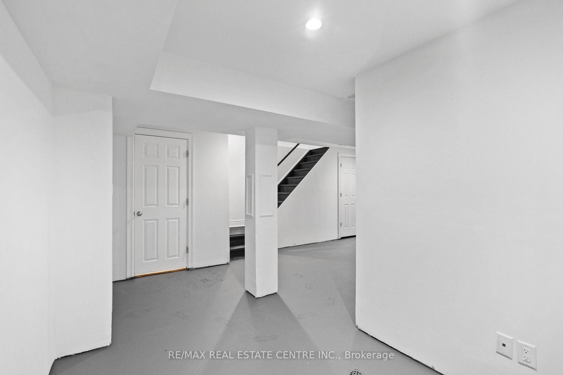 527 Ravenstone Court photo 42
