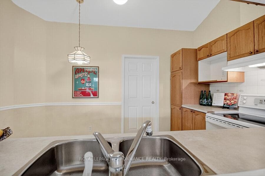 40 Briardale Crescent photo 24