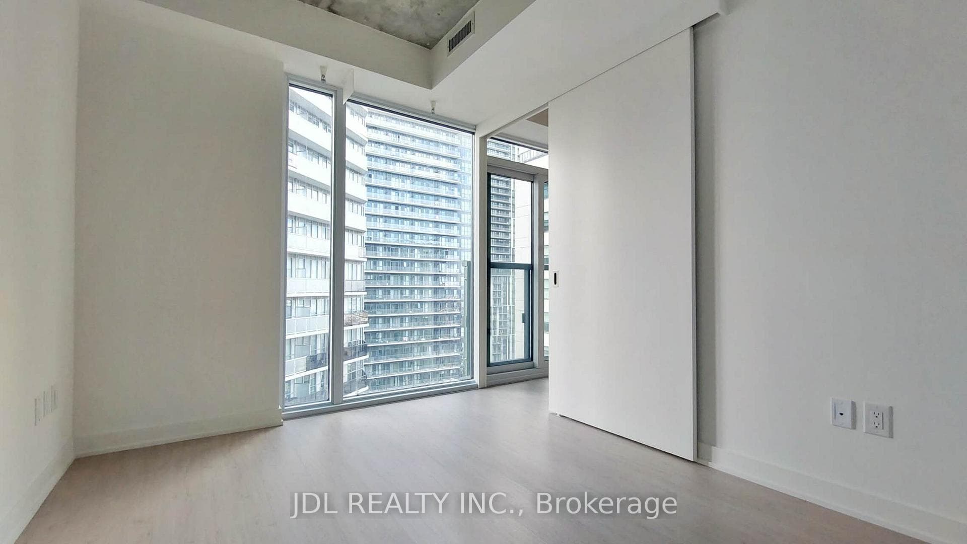 65 Mutual Street Unit 2807 photo 4