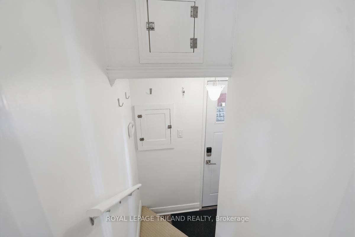 647 Piccadilly Street photo 28
