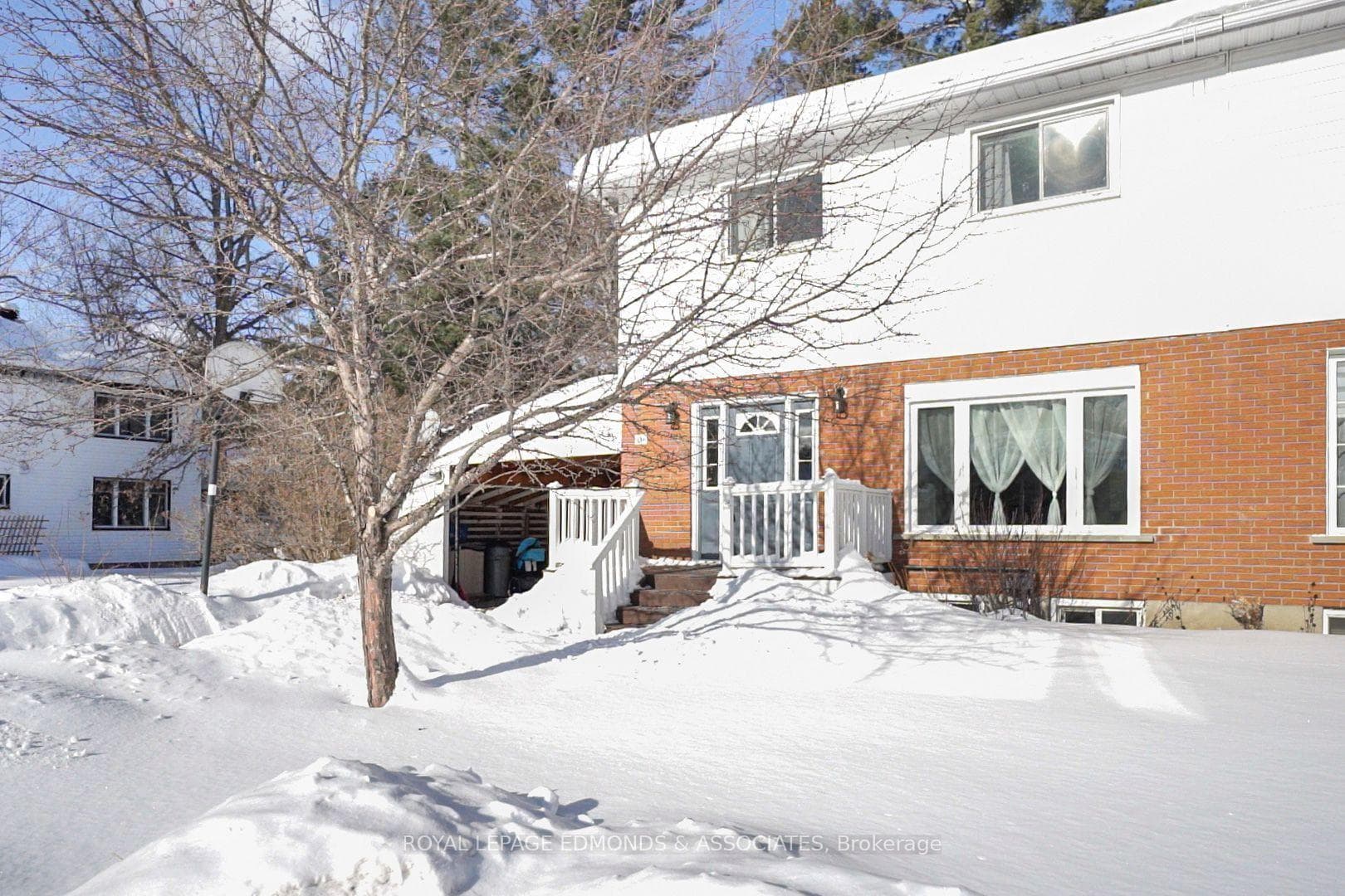 33A Hillcrest Avenue photo 1