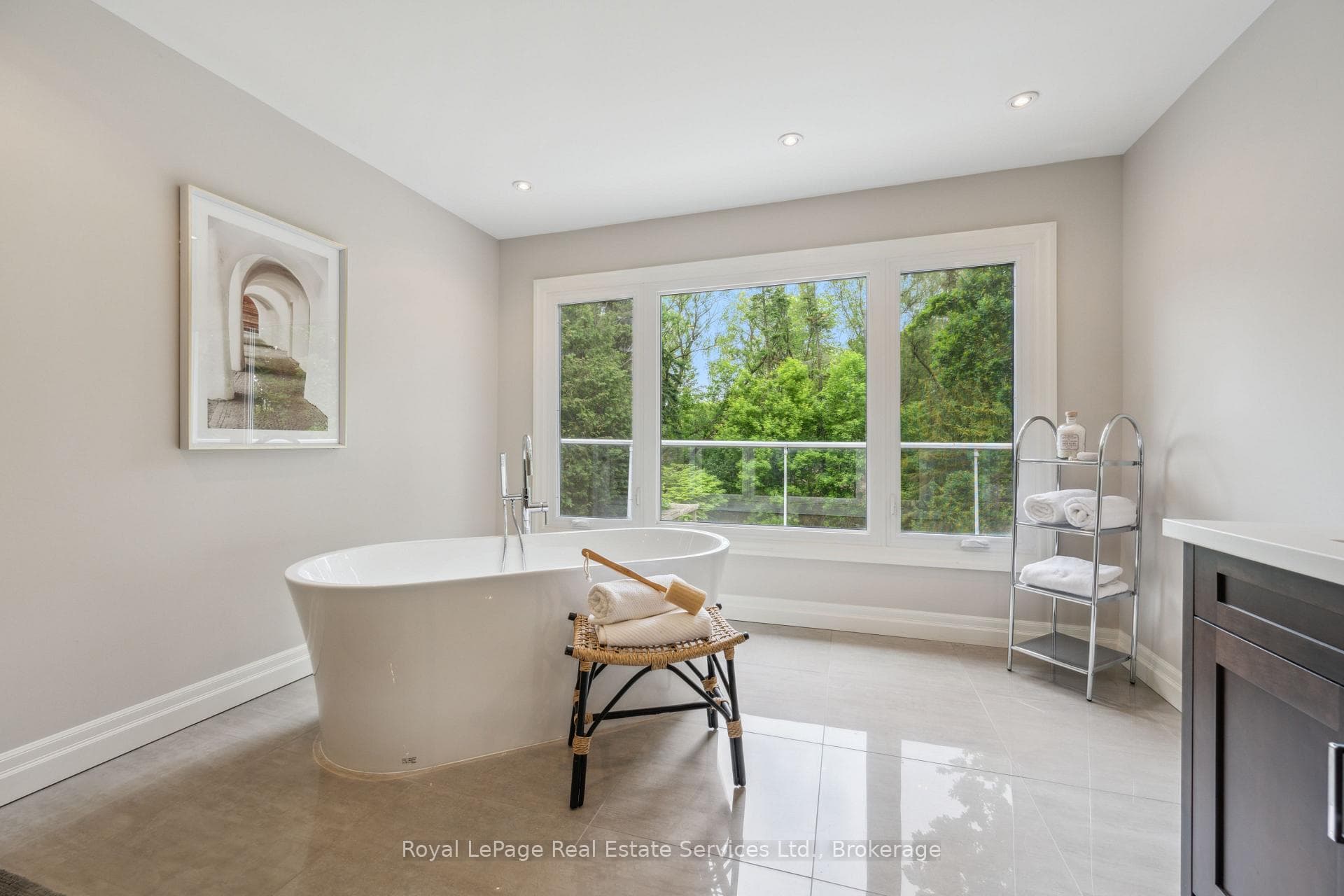 480 CHARTWELL Road photo 25