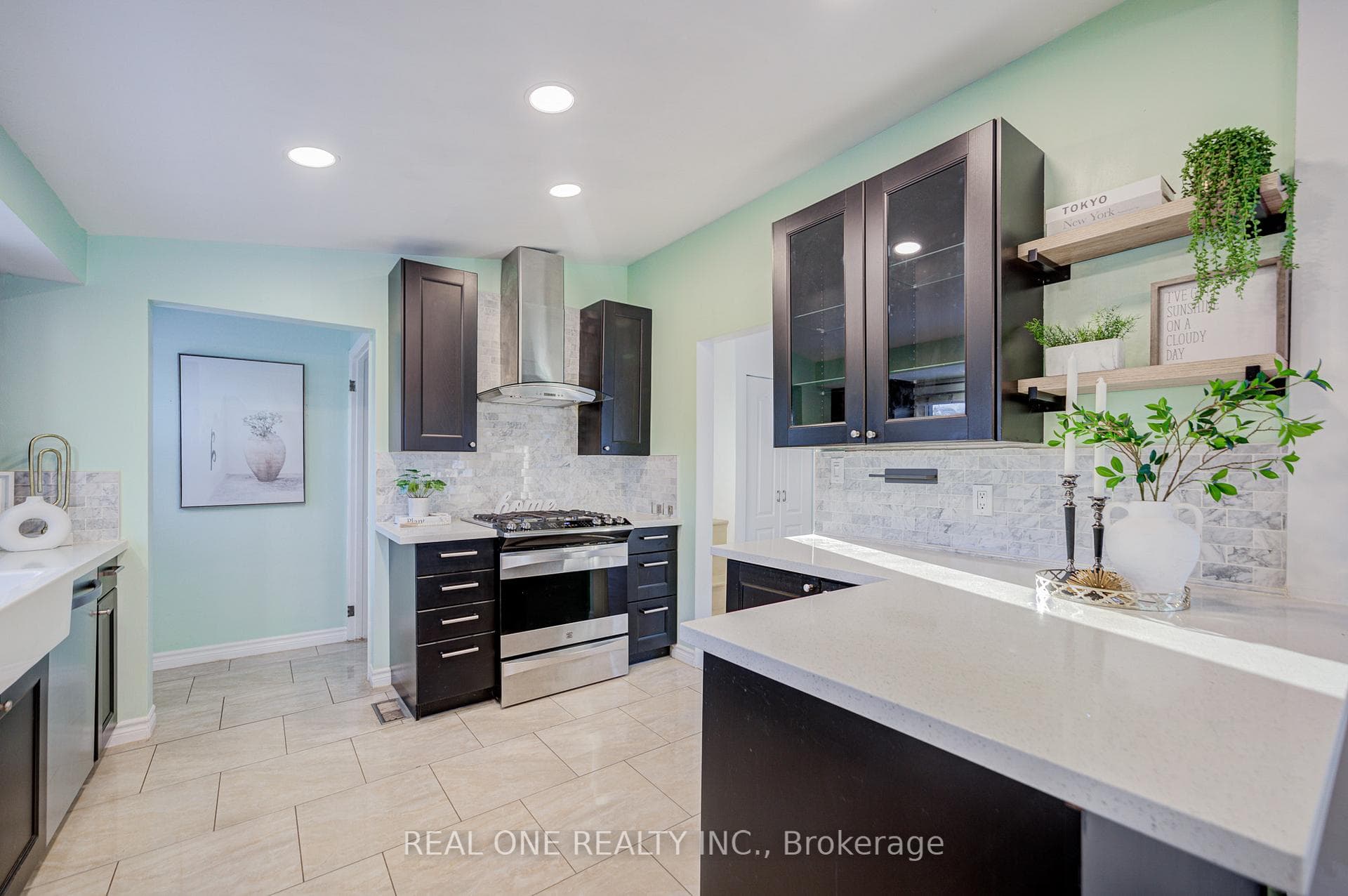 336 Hampton Heath Road photo 13