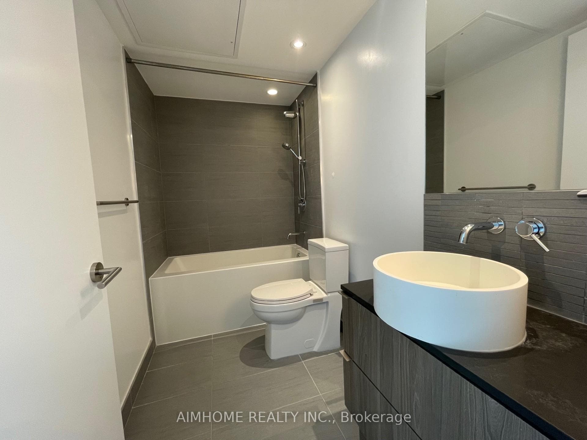 161 Roehampton Avenue Unit 1109 photo 9