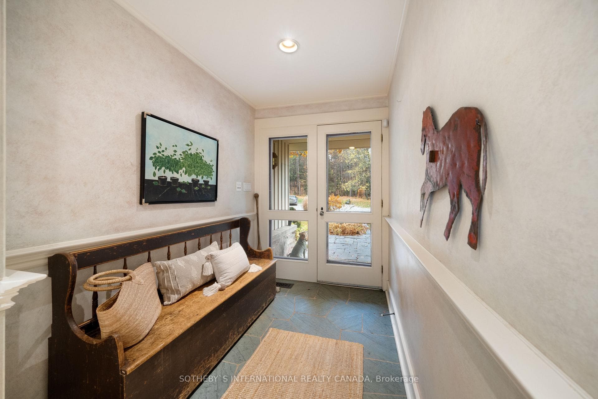 Mud entrance with Garage access