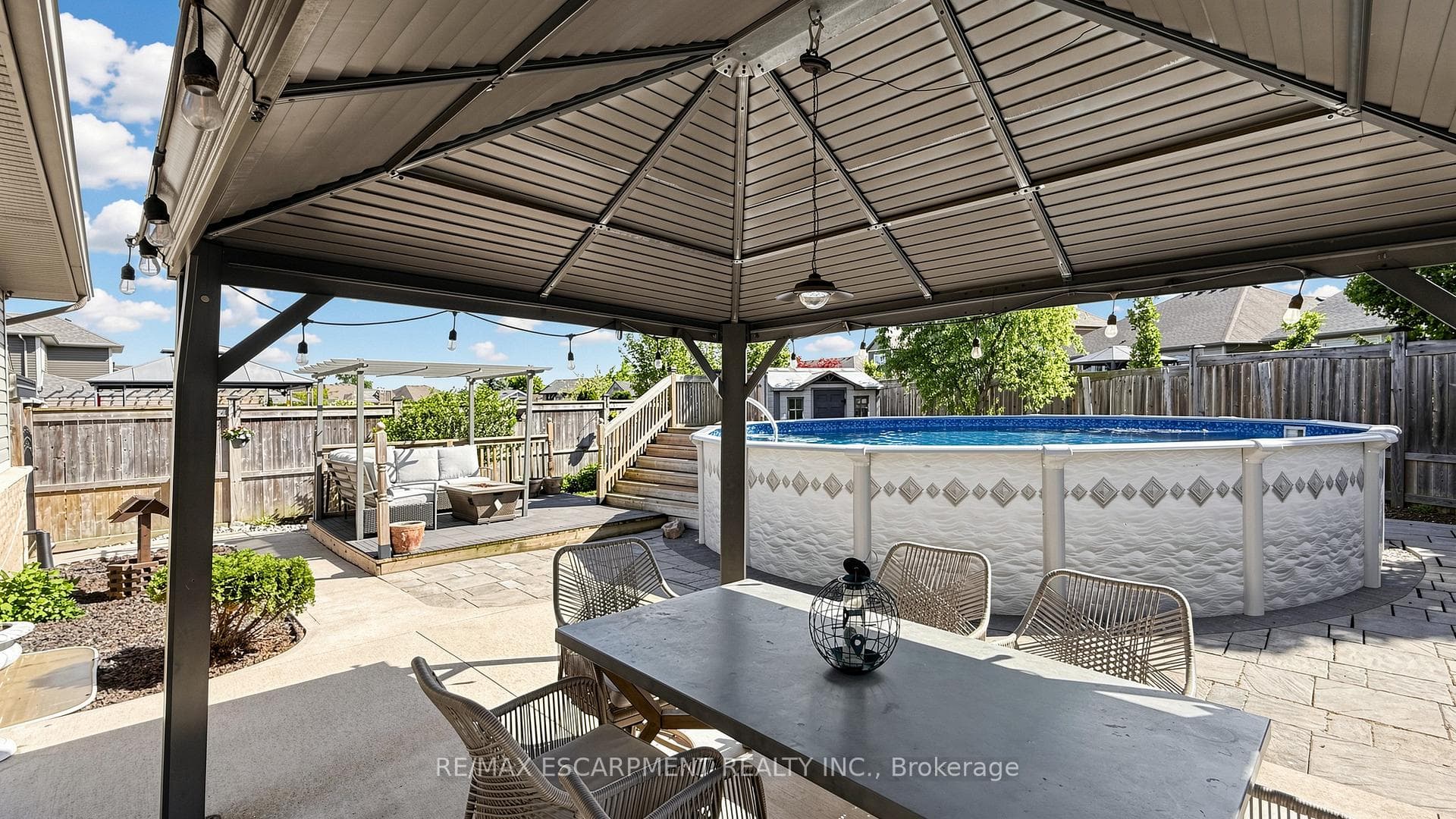 18 GATEWAY Avenue photo 44