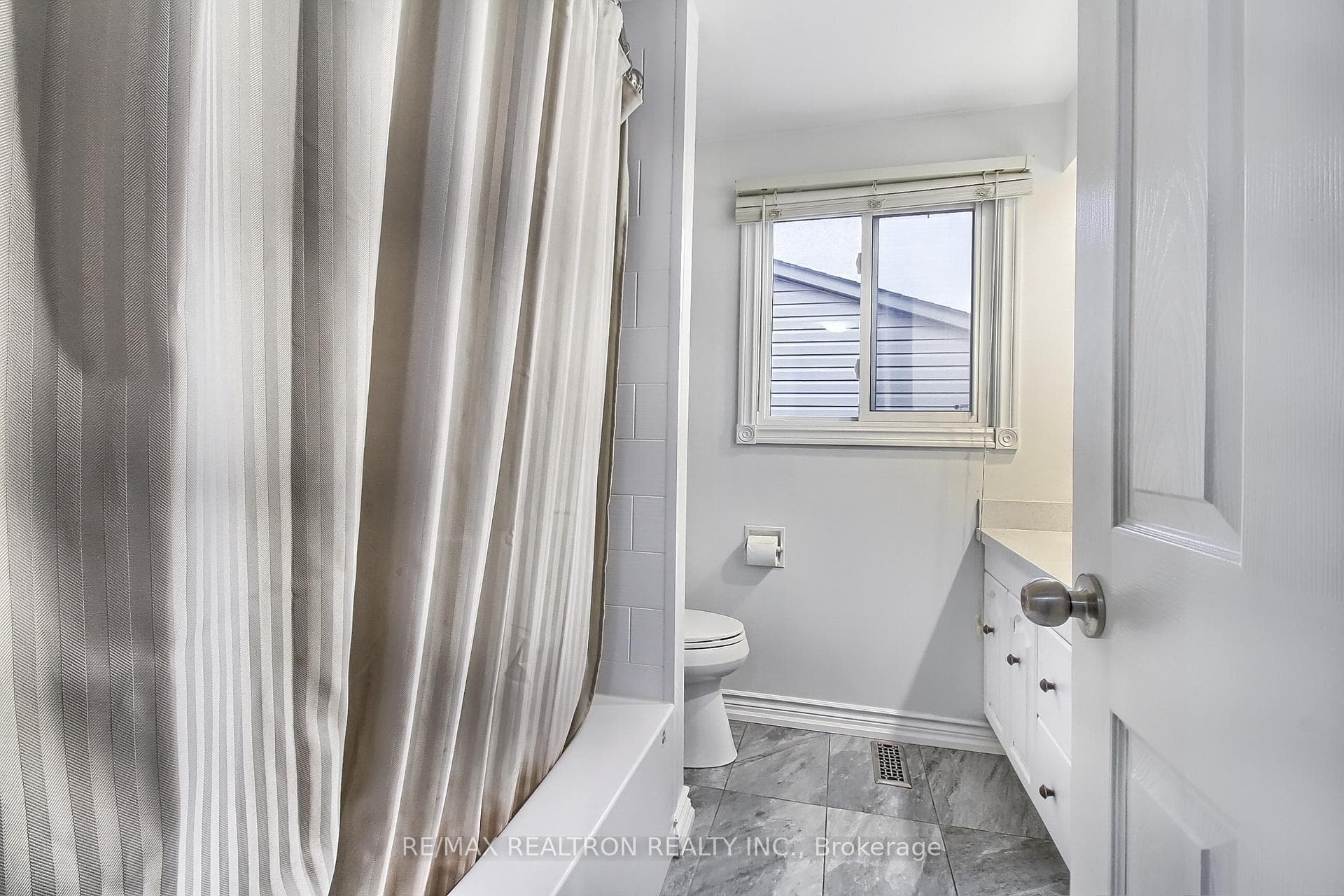 12 Avondale Crescent photo 17