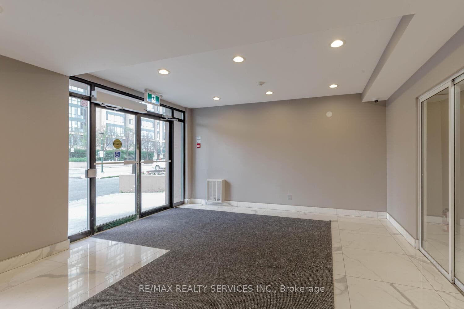 155 Hillcrest Avenue Unit 2014 photo 3