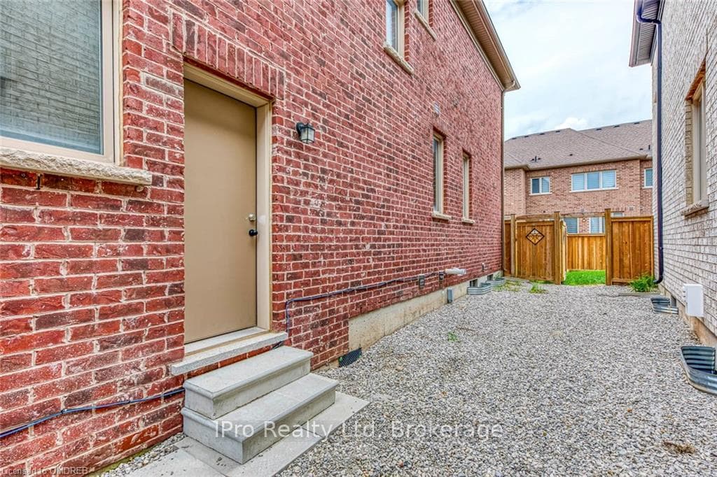 1347 FARMSTEAD Drive photo 4