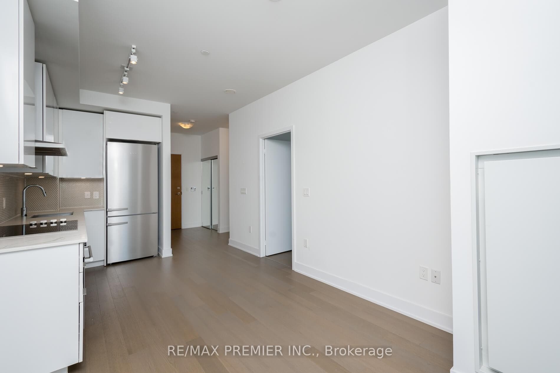20 Shore Breeze Drive Unit LPH02B photo 7