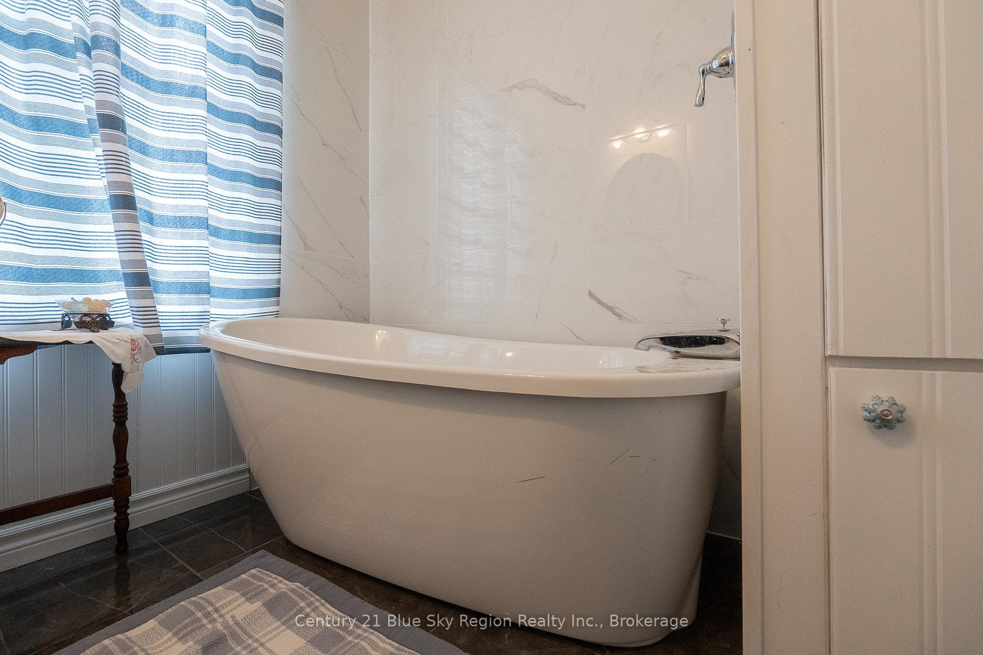 262 Edward Street photo 27