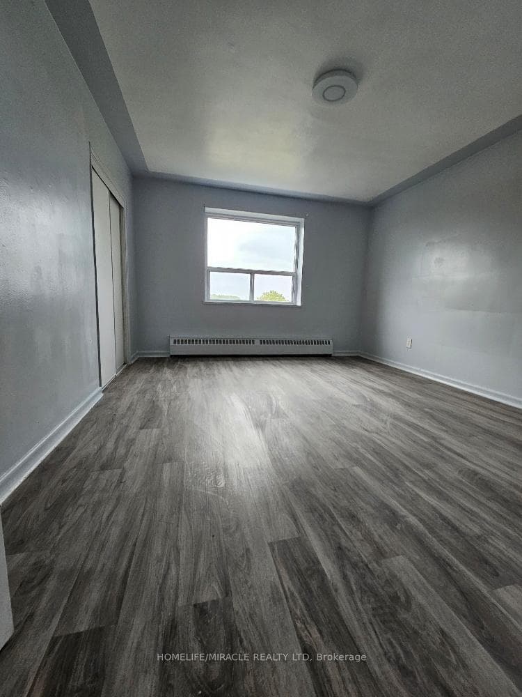 1651 VICTORIA PARK Avenue Unit 808 photo 32