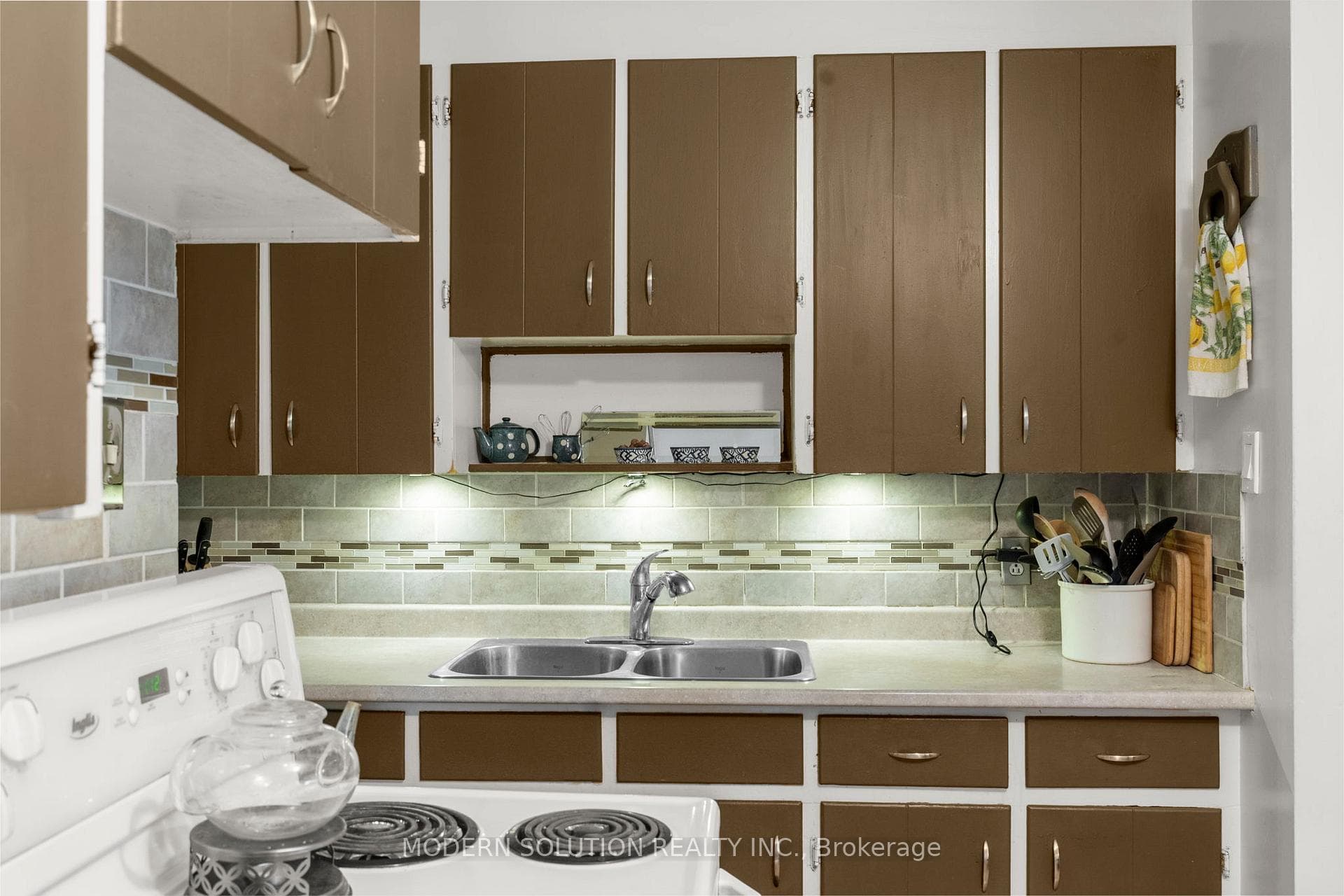 63 Newbury Drive photo 7