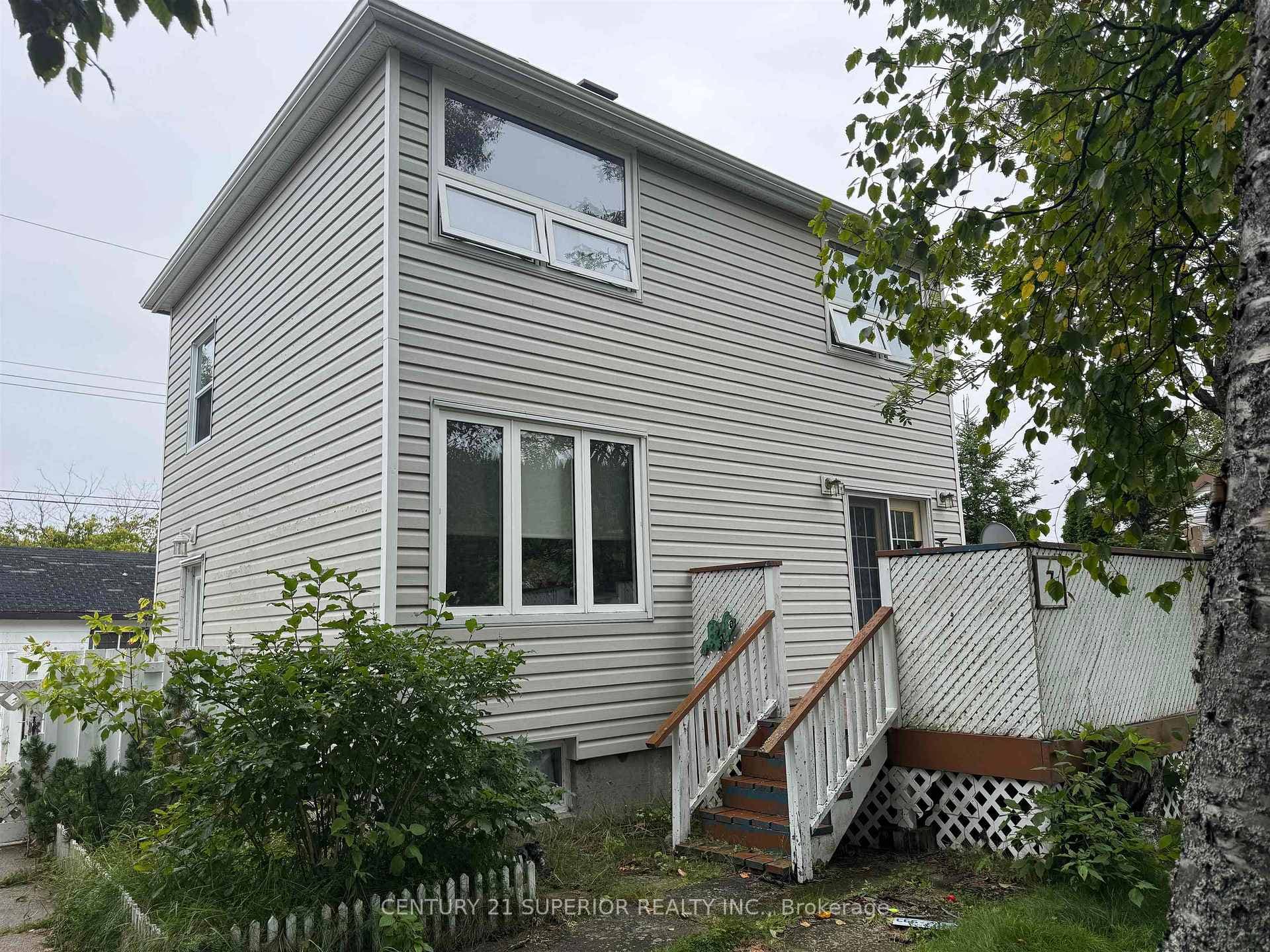 3 Ross Ave photo 1