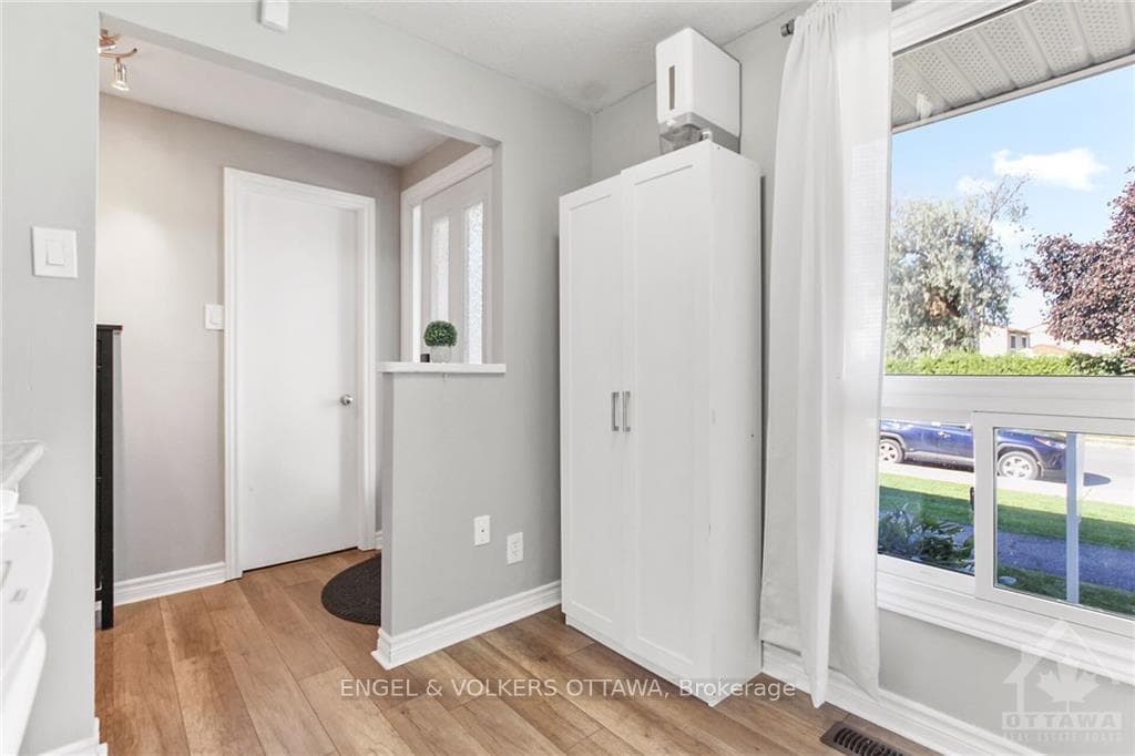 63 MALVERN Drive photo 6