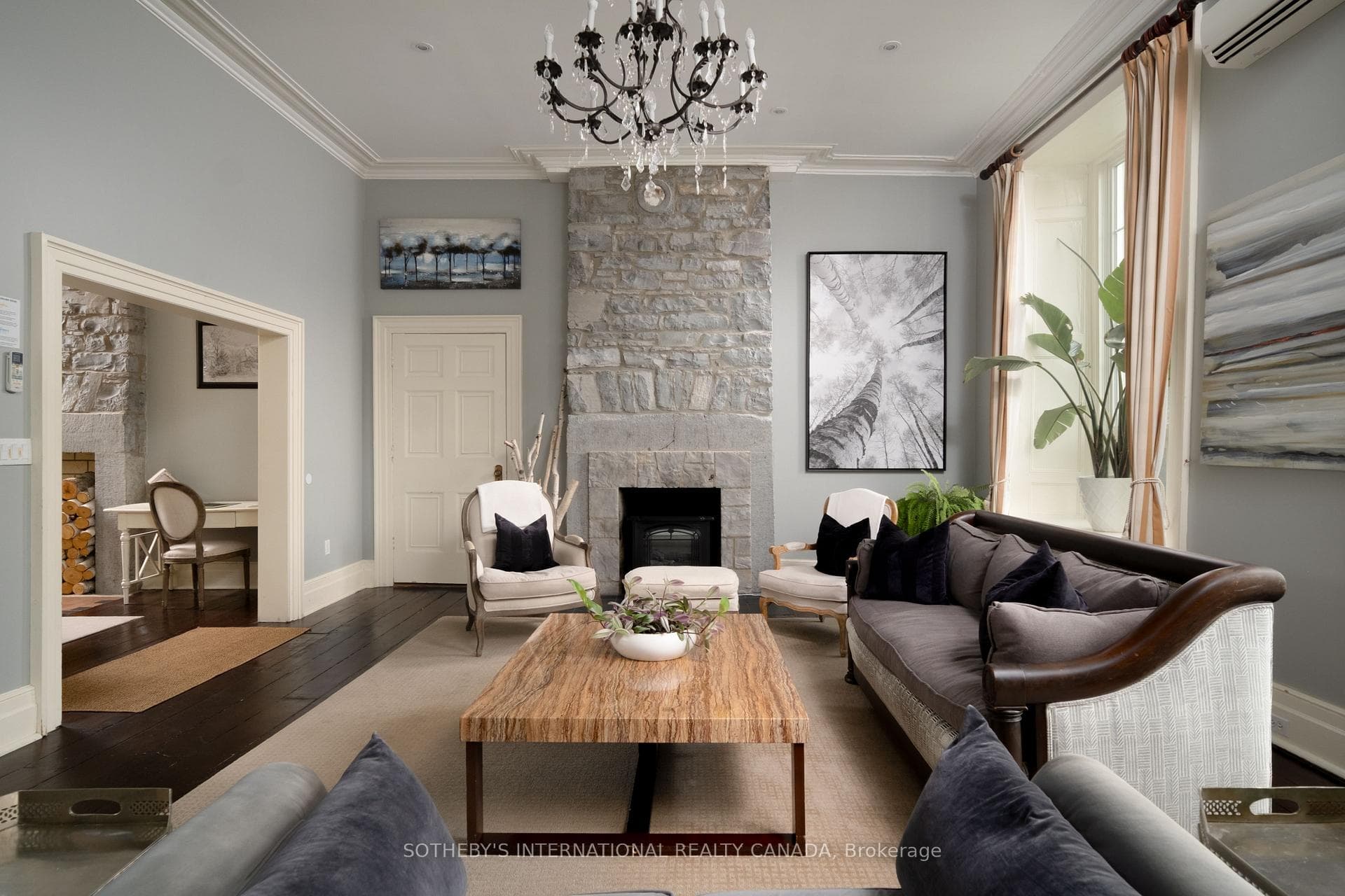 Whitney Suite