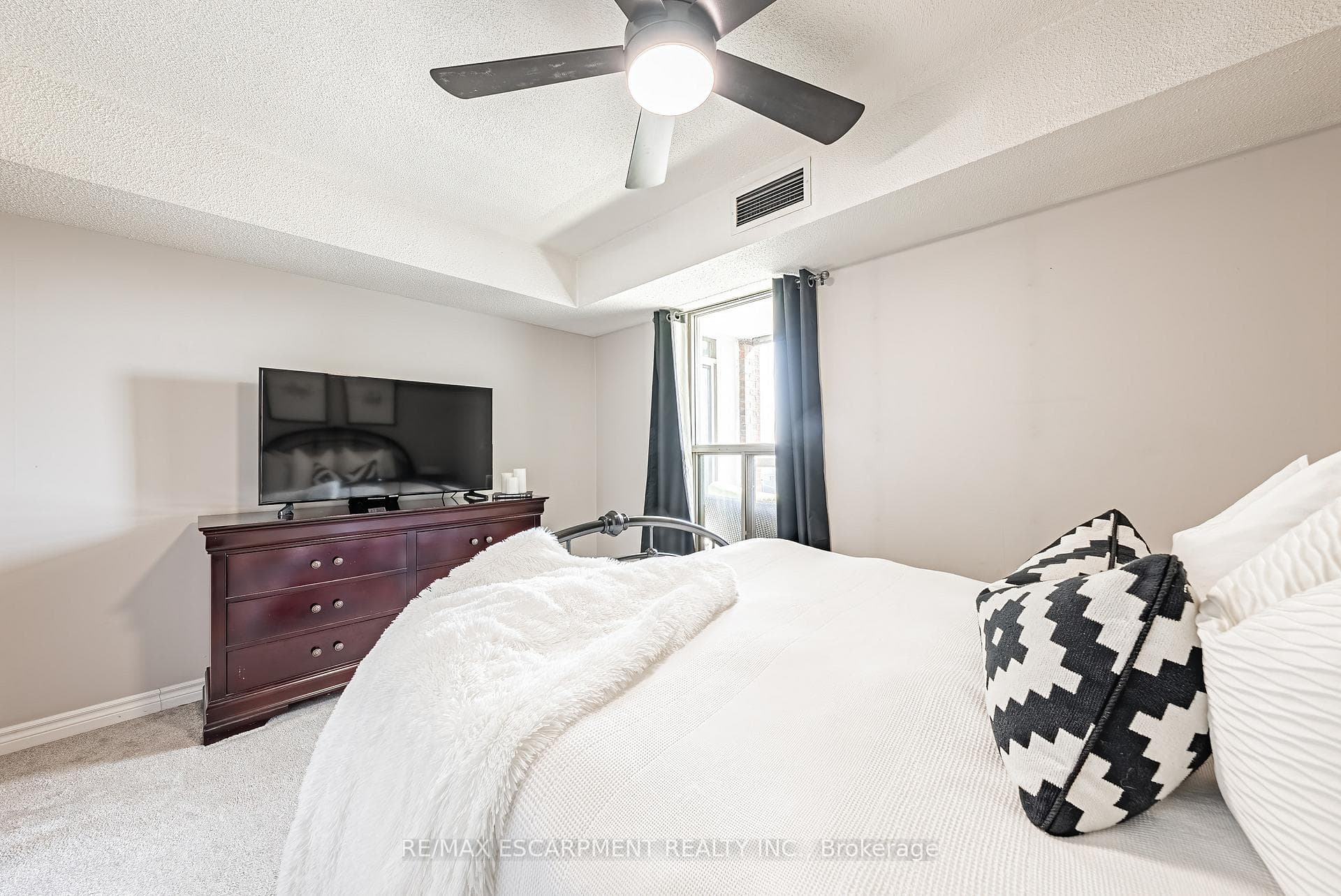 1225 North Shore Boulevard Unit 704 photo 9
