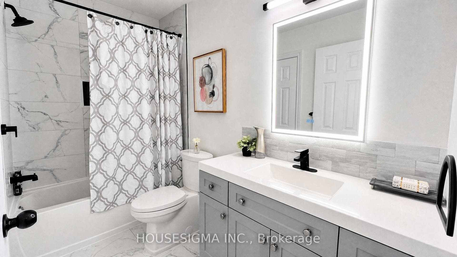 Second floor full bathroom