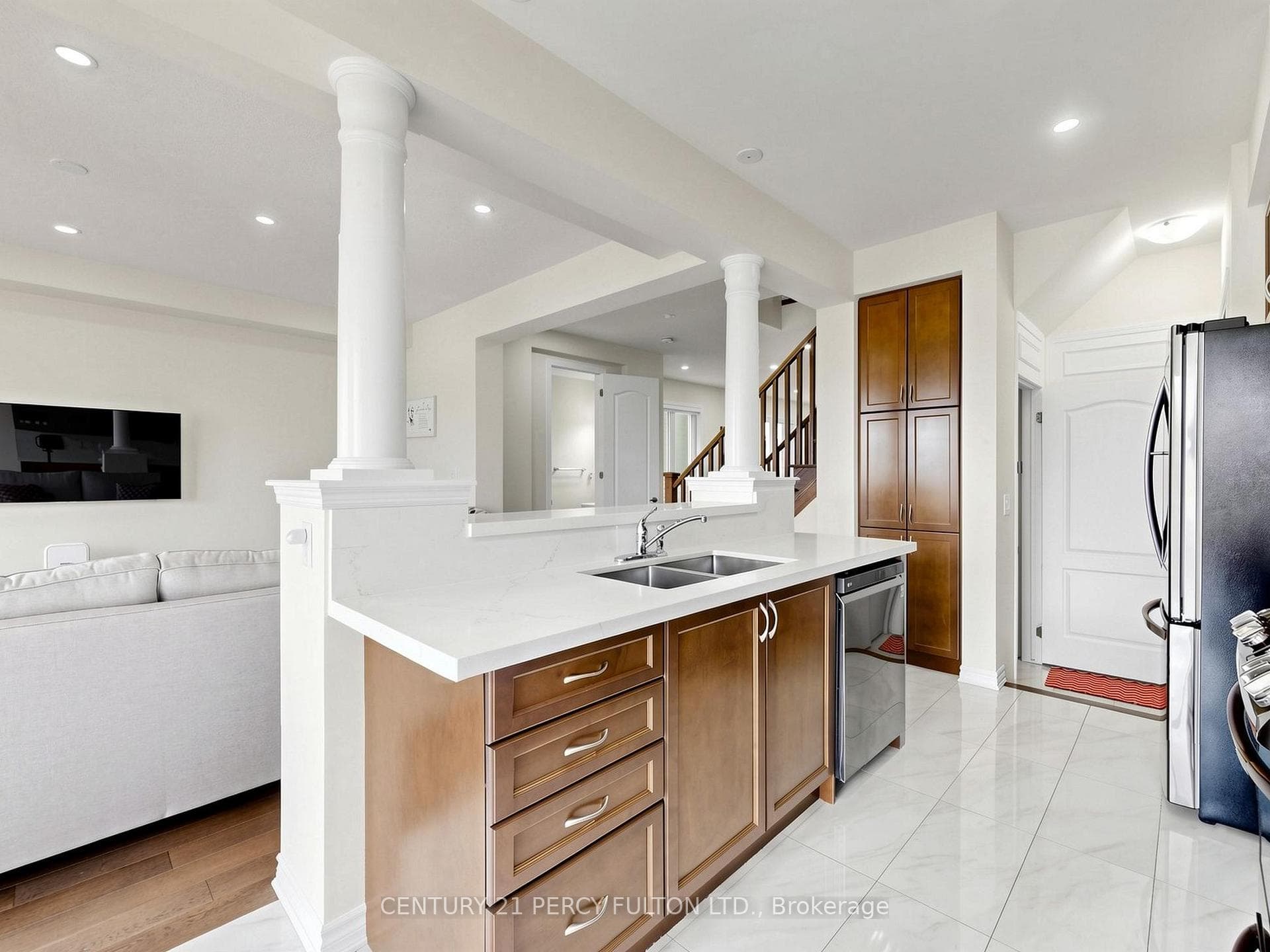 2715 Sapphire Drive photo 9