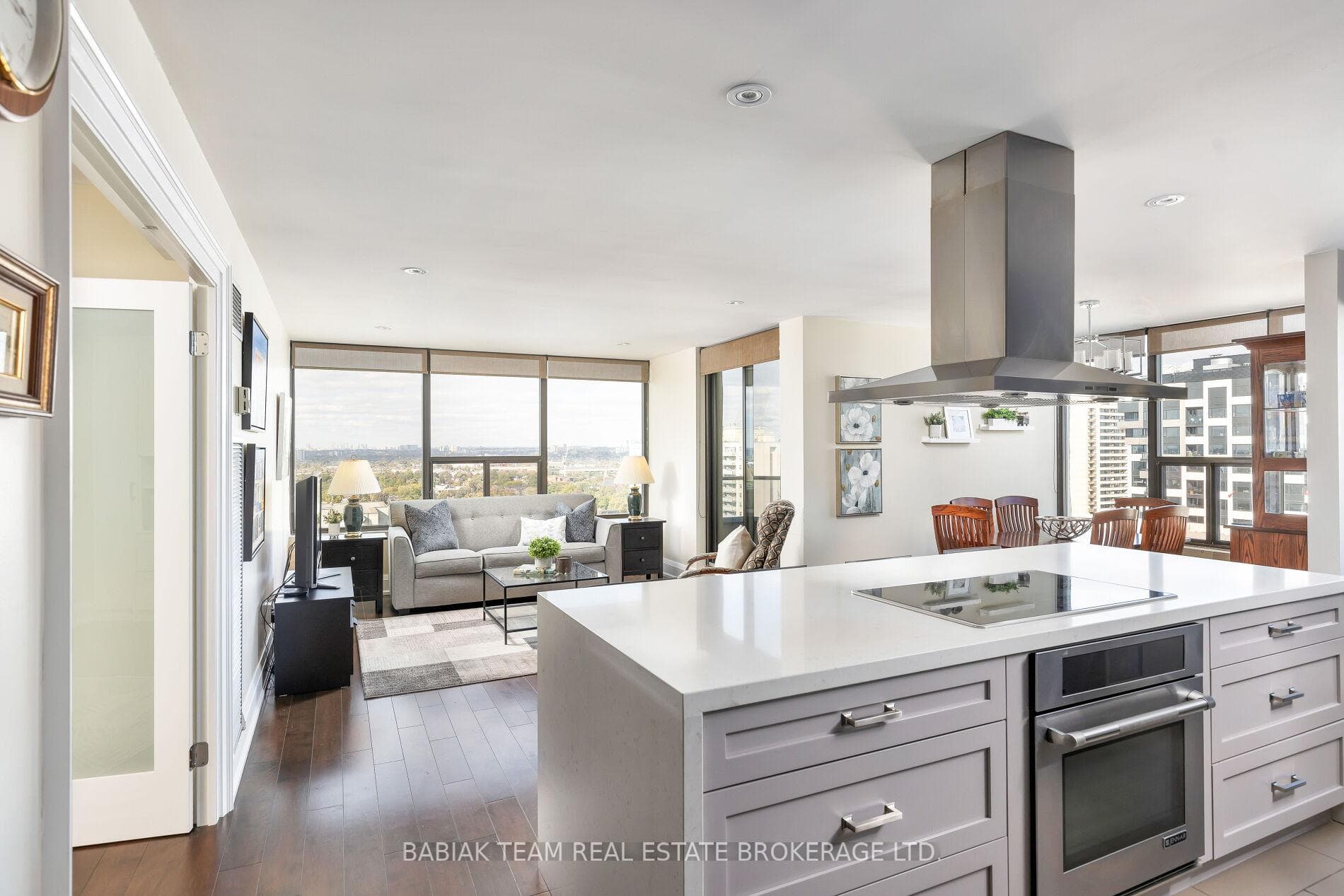 50 Quebec Avenue Unit Ph 7 photo 3