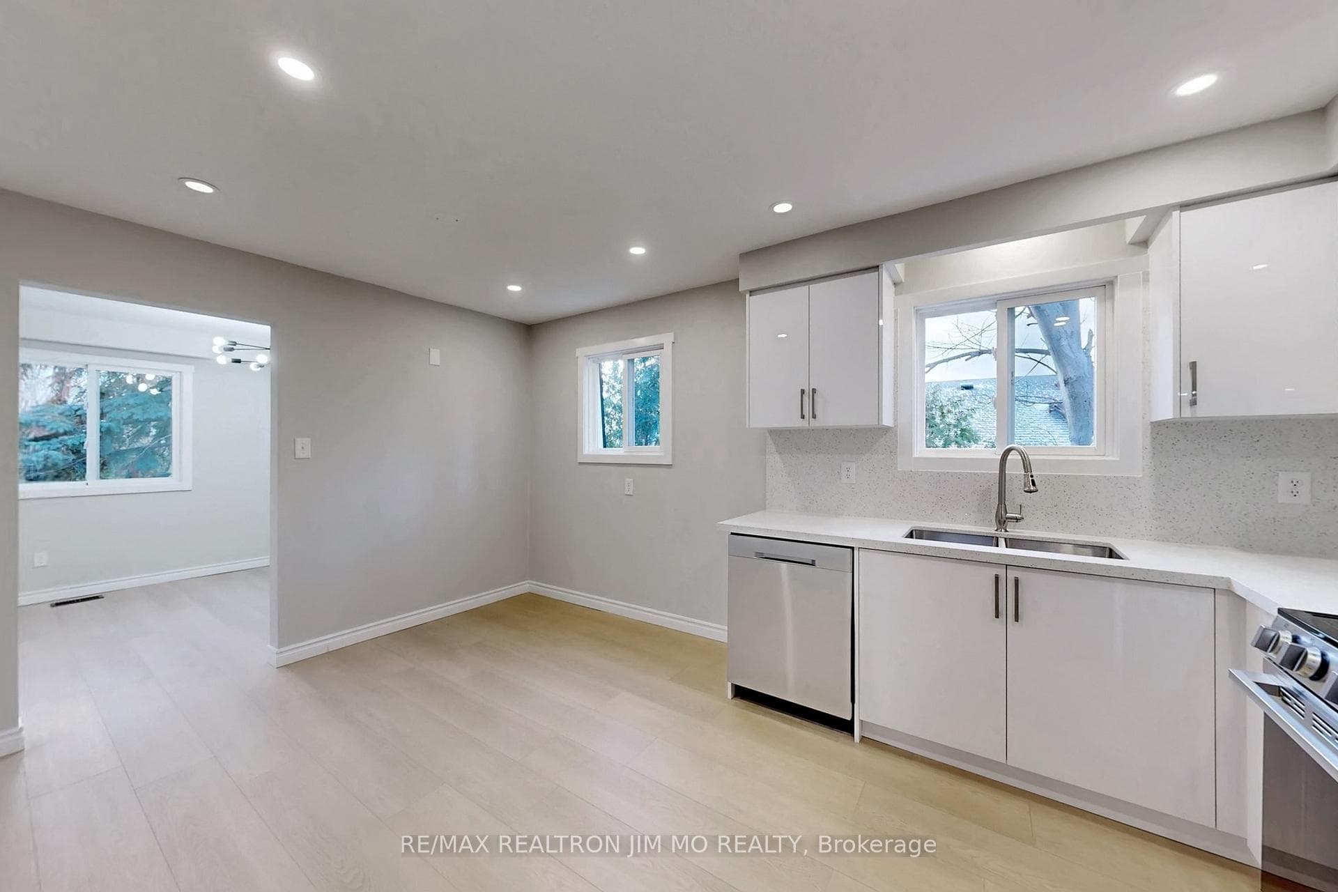 31 Angus Drive photo 13