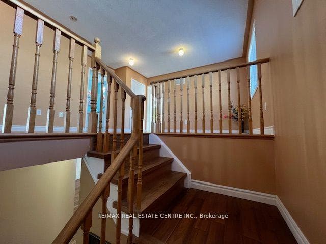 1063 Laurier Avenue photo 14