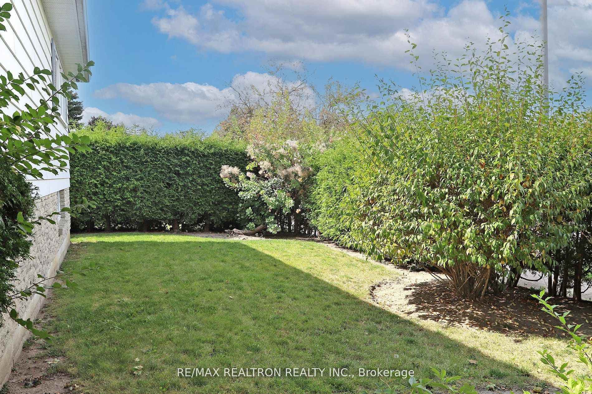 66 La Peer Boulevard photo 36