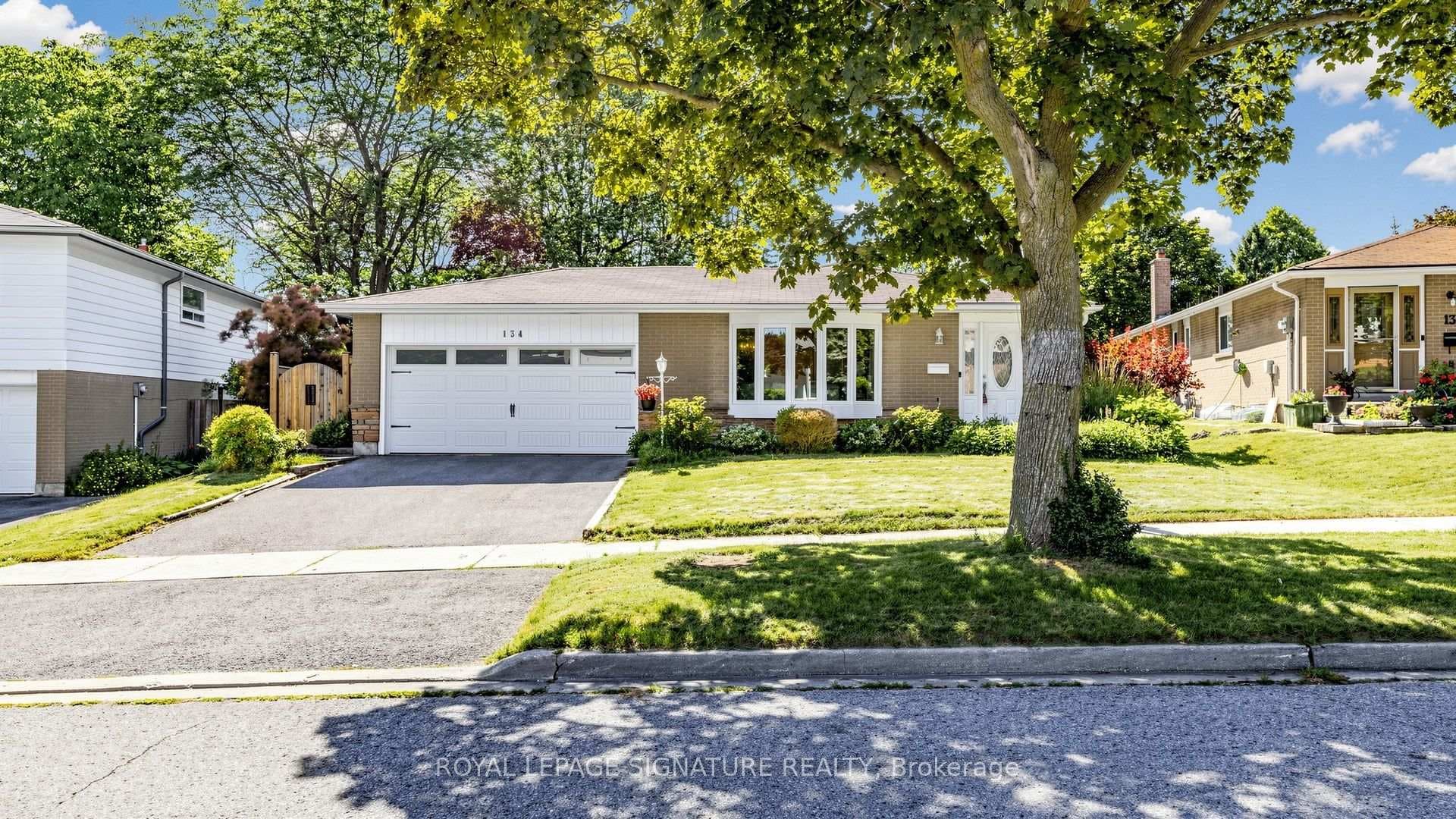 134 Oakmeadow Boulevard photo 1