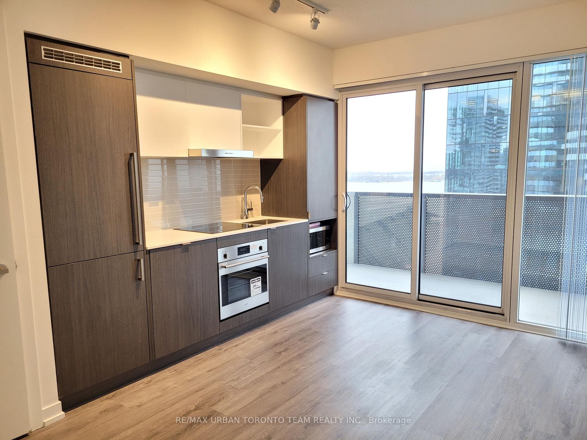 138 Downes Street Unit 2010 photo 6