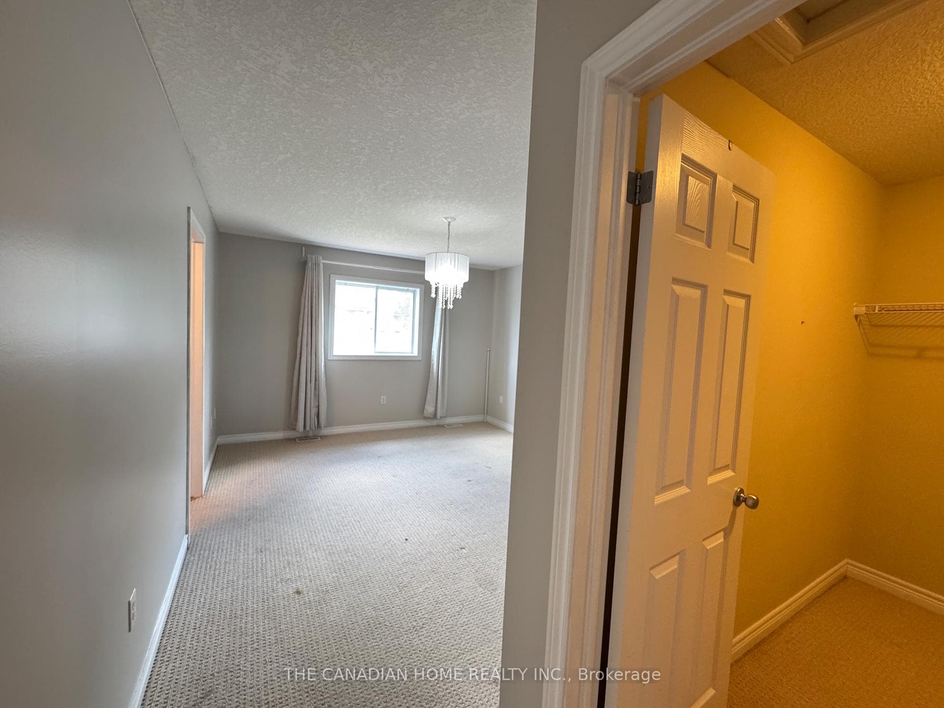 72 Oakes Crescent photo 15