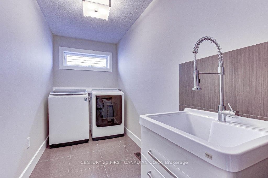 998 Loft Court photo 28