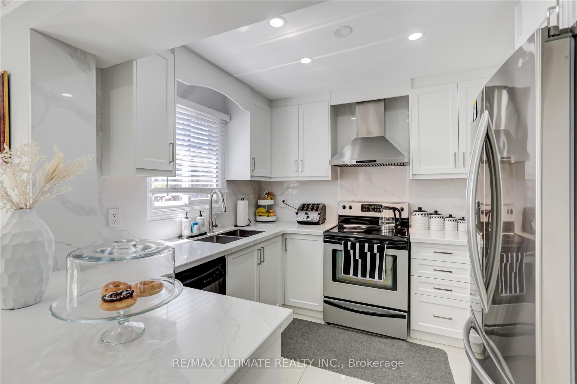 4414 Mayflower Drive photo 11
